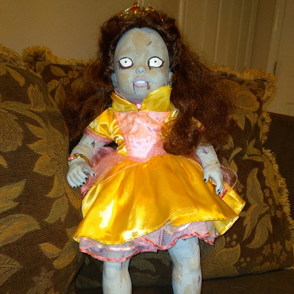 Belle as a zombie. ๐ Custom Art Doll - Picture 8 of 8